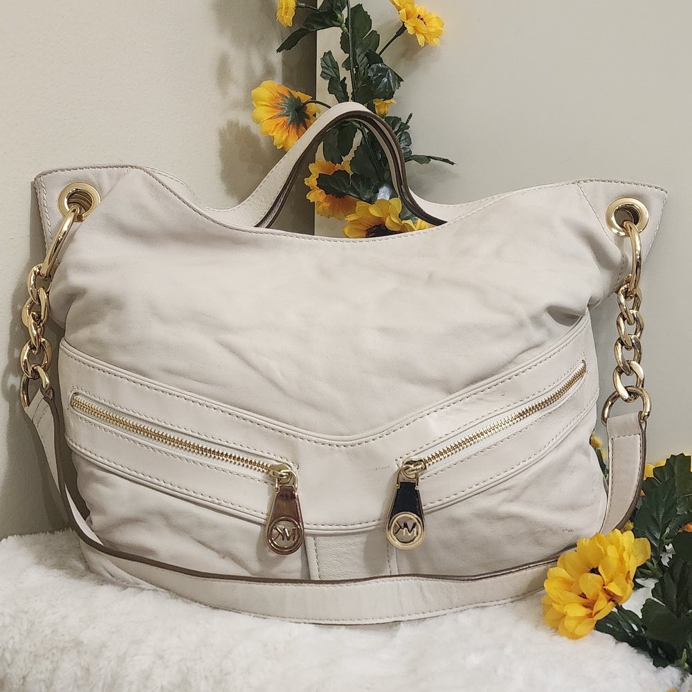 MICHAEL Michael Kors White Shoulder Bag with Gold Details
